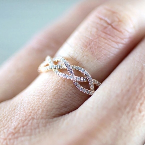 ¥ NEW ROSE GOLD TWIST DIAMOND RING - Picture 3 of 4